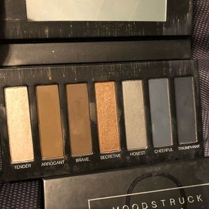 Younique eyeshadow palette 4